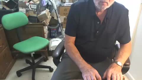 johnnys110153 online show from November 1, 2025, 5:37 pm