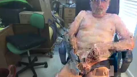 johnnys110153 online show from April 8, 2026, 3:01 pm