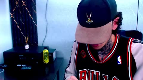 johnsonisaac94  online show from February 22, 2025, 4:29 am