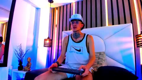 johnsonisaac94  online show from October 15, 2025, 3:06 am