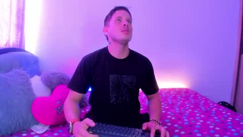 Snapshot of johnycooper08 chatting on July 13, 2026, 1:36 pm johnycooper08 online show from July 13, 2026, 1:36 pm