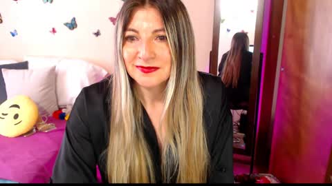 Jolie Mature online show from April 1, 2026, 9:01 pm