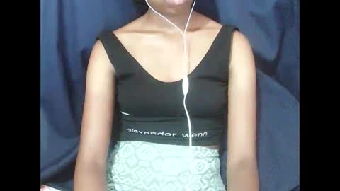 joliekah27 online show from February 25, 2026, 11:42 am