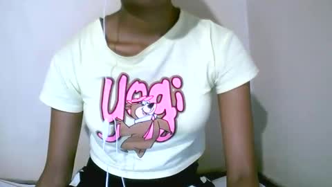 joliekah27 online show from April 14, 2026, 12:49 am