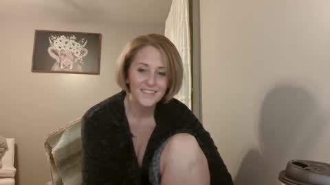 Snapshot of joliexx41 chatting on February 6, 2025, 2:44 am Jolie online show from February 6, 2025, 2:44 am