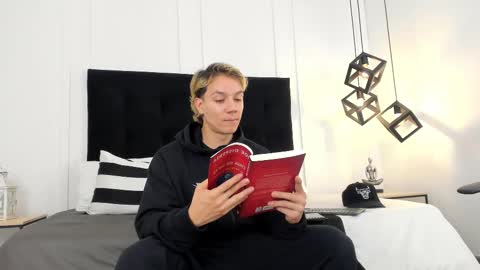 Jonathan Danielss  online show from February 12, 2025, 11:51 am