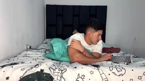 jonathancast08 online show from April 17, 2026, 1:47 pm