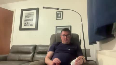 jonnybeeswax7376964133 online show from December 3, 2025, 10:41 pm