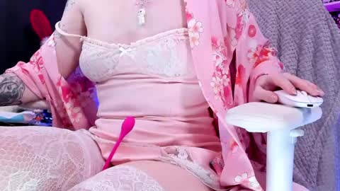 Rose online show from April 15, 2026, 7:58 pm