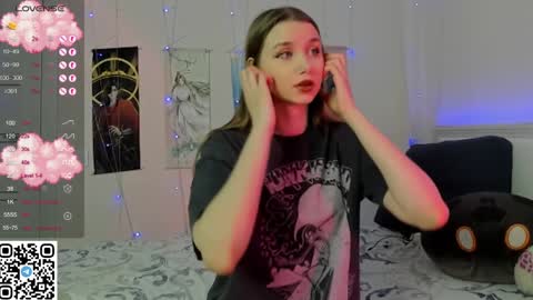 Mila online show from February 7, 2025, 8:31 pm