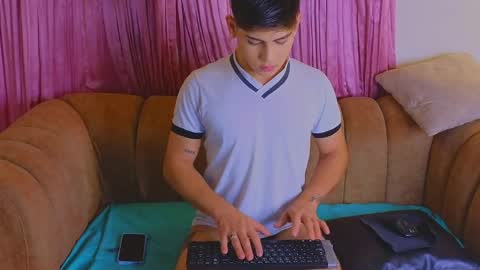 JOSETH ARIAZ online show from May 2, 2026, 11:04 am