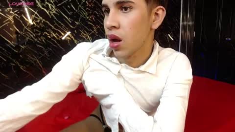 joshua_saenz_ online show from May 17, 2026, 11:34 pm