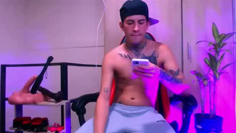 josue_linares online show from May 24, 2026, 4:50 am