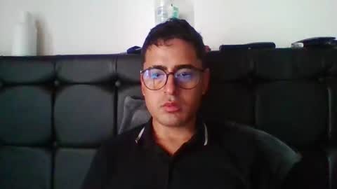 josux8 online show from April 19, 2026, 5:23 pm