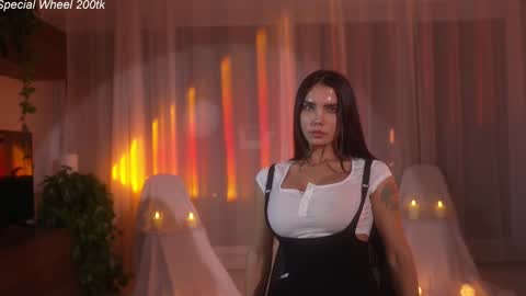 Jennifer Diaz online show from November 17, 2025, 8:58 pm