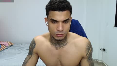 juan_gomez_1 online show from May 26, 2026, 2:29 am