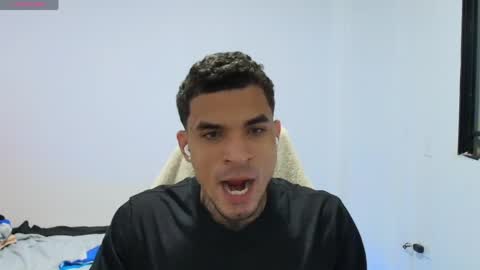 juan_gomez_1 online show from May 31, 2026, 1:03 am