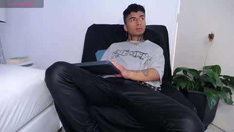 juancamilo66_ online show from December 31, 2024, 9:17 pm