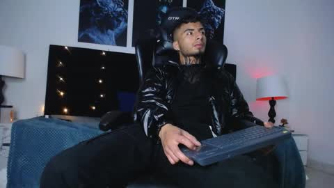 juancamilo66_ online show from February 11, 2025, 10:39 pm