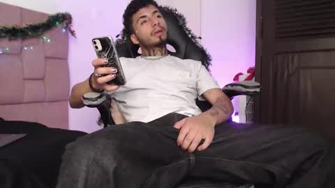 juancamilo66_ online show from November 20, 2025, 3:18 am