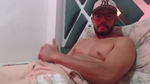 Snapshot of juanfe_style chatting on November 16, 2025, 4:12 pm juanfe_style online show from November 16, 2025, 4:12 pm