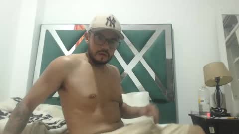 Snapshot of juanfe_style chatting on November 19, 2025, 2:22 am juanfe_style online show from November 19, 2025, 2:22 am