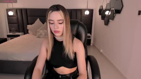 Juanita Clay online show from February 20, 2025, 11:42 am