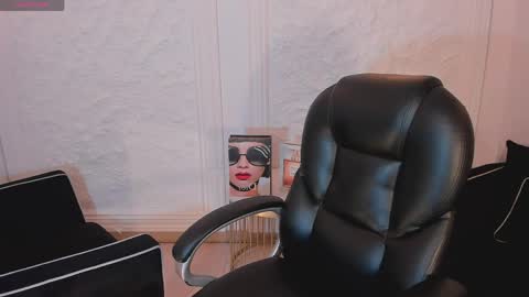 Juanita Clay online show from April 25, 2026, 7:33 pm