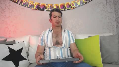 Juan k online show from October 21, 2025, 1:56 pm