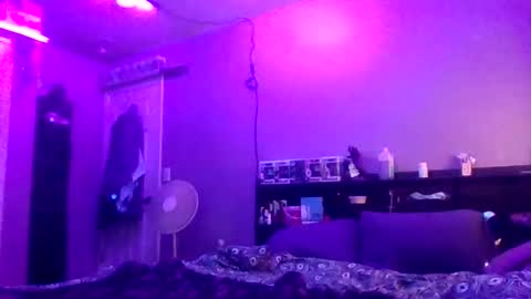 Juiceepawwg420 online show from June 8, 2026, 1:33 pm