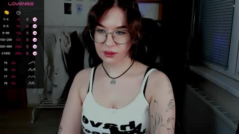 Bella online show from April 1, 2026, 6:05 pm