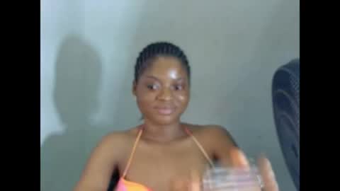 juicynpinkx online show from April 25, 2026, 1:41 pm