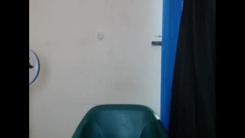 juicynwetx online show from February 24, 2025, 10:15 am