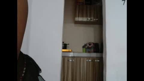 juicyxpink online show from November 19, 2025, 11:54 am