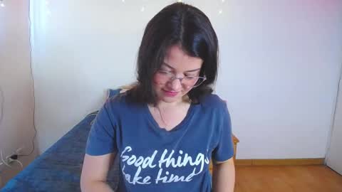 Juliana online show from December 17, 2024, 3:17 pm