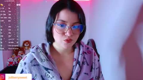 Juliana online show from November 9, 2025, 6:06 pm