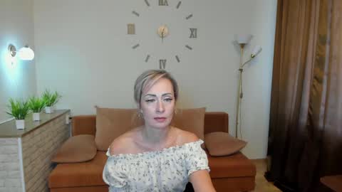 julia__cherry_ online show from January 17, 2025, 9:28 am