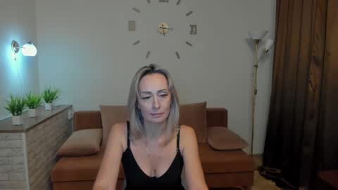 julia__cherry_ online show from January 31, 2025, 2:39 pm