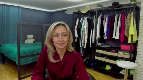 julia__cherry_ online show from December 19, 2025, 2:35 pm