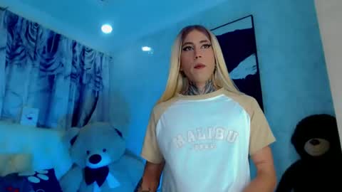julia_bulette1 online show from June 14, 2026, 1:47 am