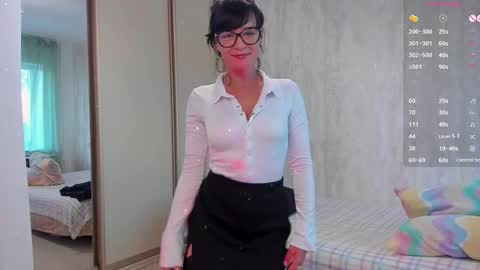 Julia online show from September 25, 2025, 8:18 am