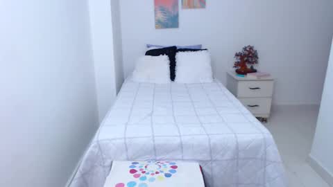 julia online show from February 9, 2025, 8:11 am