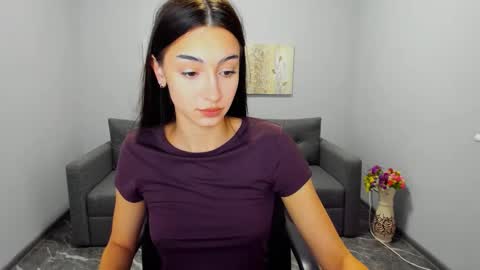 Snapshot of julia_laurent chatting on November 27, 2025, 6:37 am Julia online show from November 27, 2025, 6:37 am