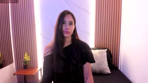 Snapshot of julia_martinezz_ chatting on February 10, 2026, 11:36 am J U L IA M A R T I N E Z online show from February 10, 2026, 11:36 am