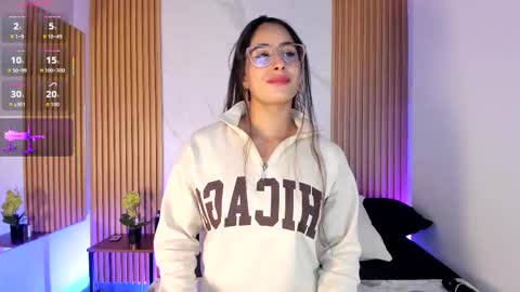 Snapshot of julia_martinezz_ chatting on February 24, 2026, 11:41 am J U L IA M A R T I N E Z online show from February 24, 2026, 11:41 am