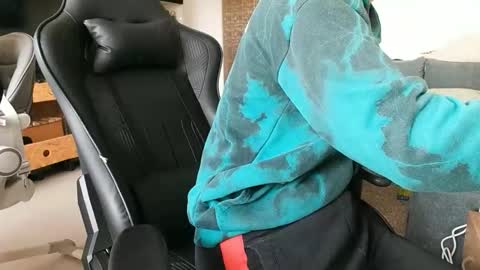 julia_official online show from February 21, 2026, 9:32 am