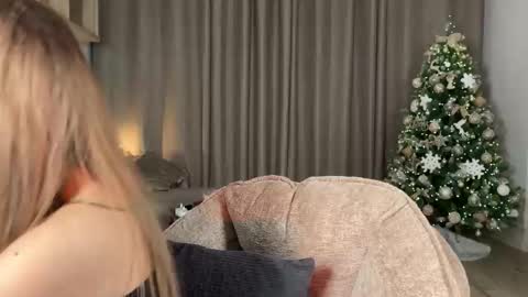 Julia R Le online show from January 12, 2026, 7:08 pm