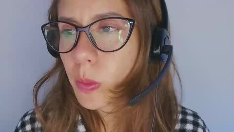 Snapshot of julia_roberts420 chatting on November 10, 2025, 3:49 am Julia Schedule 10 pm to 4 am GTM-5 online show from November 10, 2025, 3:49 am