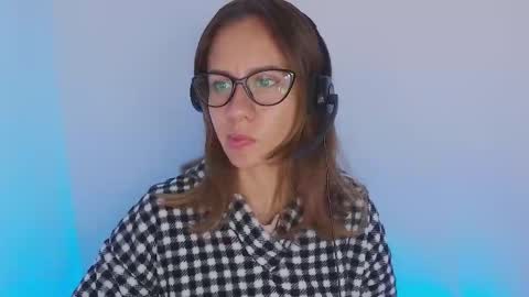 Snapshot of julia_roberts420 chatting on November 10, 2025, 4:50 pm Julia Schedule 10 pm to 4 am GTM-5 online show from November 10, 2025, 4:50 pm