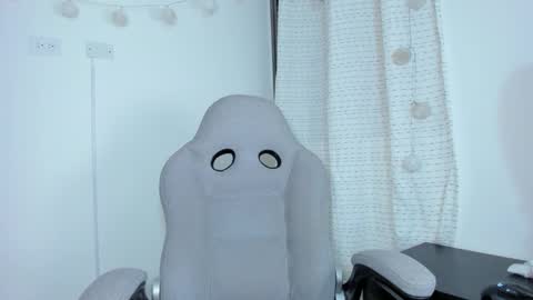 julia_strauns online show from December 31, 2024, 6:37 am